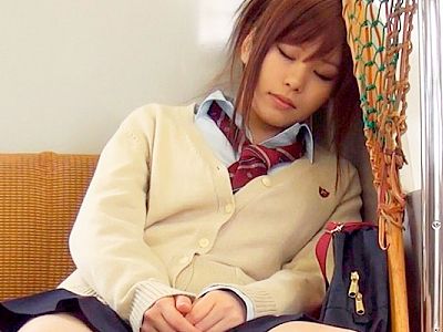 《ロリ》 ☆着エロ☆ 部活帰りで疲れたのか女子校生が無防備な姿で寝ていたので…。